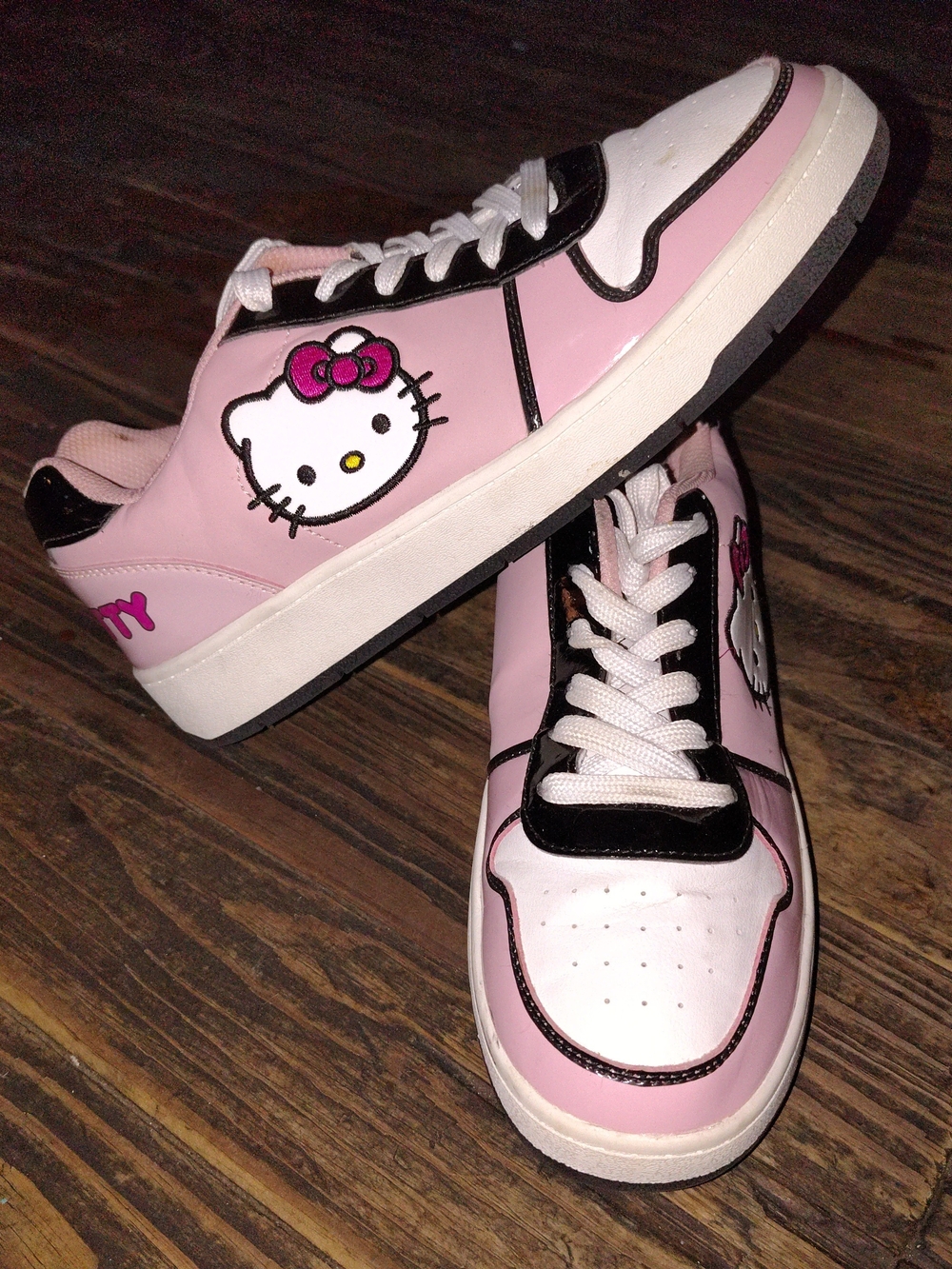 Womens Pink Hello Kitty Low-Top Sneakers Size 10